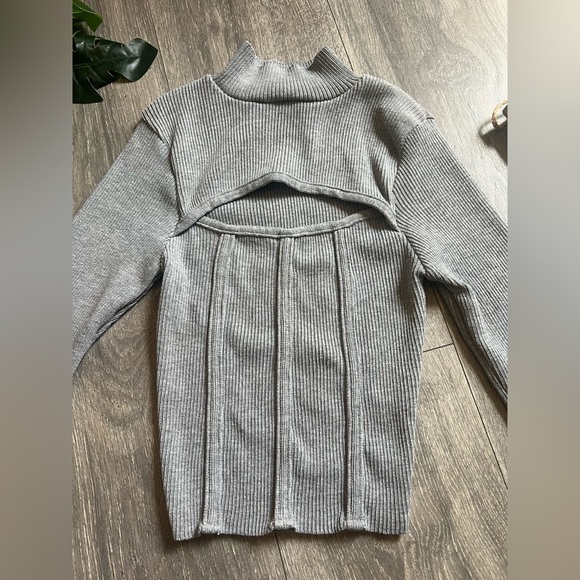 Fashion Nova Back On Top Keyhole Ribbed Mock Neck Sweater in Heather Grey Size M - Picture 5 of 11